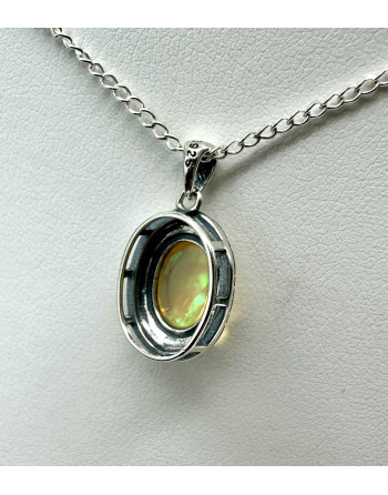 Pendentif opale naturelle éthiopienne cabochon ovale argent