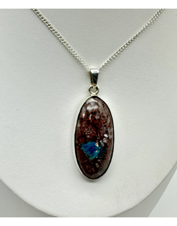 Pendentif artisanal en cavansite naturelle monté sur argent poinçonné