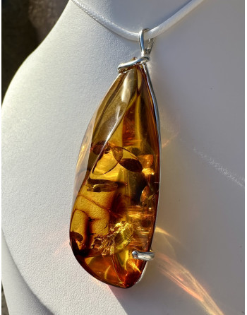 PENDENTIF AMBRE BALTIQUE ARTISANAL ATELIER 2F UNILLIANCE MINERAUX
